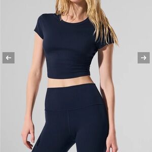 ALO Yoga Midnight navy Blue finesse Crop Top
